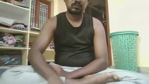 Snapshot of sklavepappu143 chatting on 10/18/25, 08:59 Indianslut1431 online show from 10/18/25, 08:59