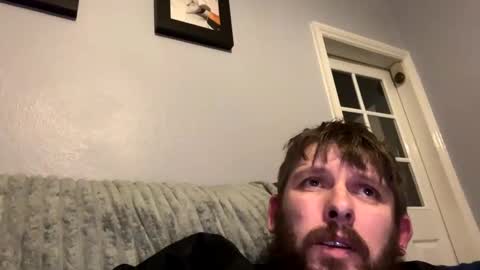Snapshot of skuzzy25 chatting on 01/13/25, 02:18 skuzzy25 online show from 01/13/25, 02:18