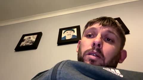 Snapshot of skuzzy25 chatting on 02/04/25, 12:40 skuzzy25 online show from 02/04/25, 12:40