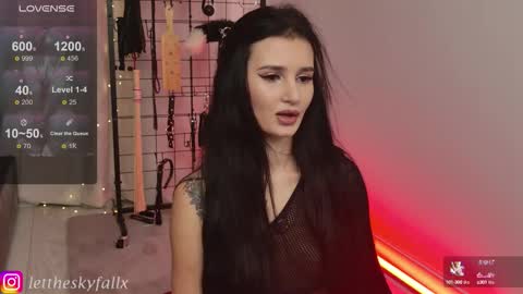 Snapshot of sky011fall chatting on 10/06/25, 10:51 Eliza online show from 10/06/25, 10:51