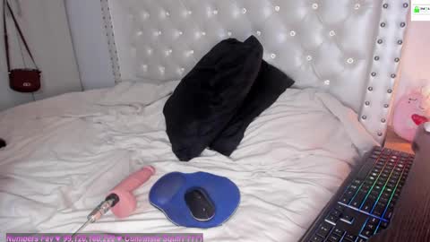 Snapshot of sky___blue chatting on 02/26/25, 12:16 Sky Independent model WISH LIST online show from 02/26/25, 12:16