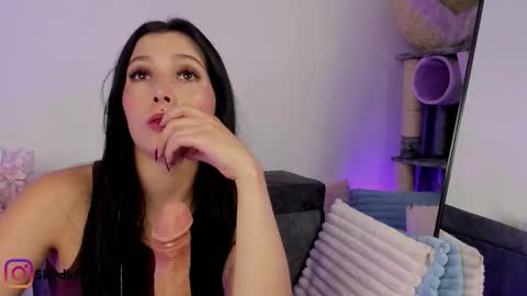 Snapshot of sky_dkt chatting on 10/27/25, 01:31 Sky online show from 10/27/25, 01:31