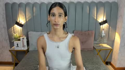 Snapshot of sky_fox_1 chatting on 12/03/24, 06:28 STIVEN online show from 12/03/24, 06:28