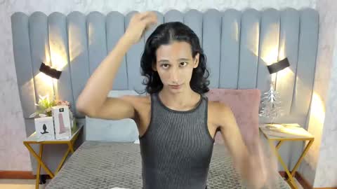 Snapshot of sky_fox_1 chatting on 12/04/24, 06:06 STIVEN online show from 12/04/24, 06:06