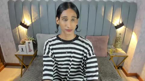 Snapshot of sky_fox_1 chatting on 12/20/24, 06:56 STIVEN online show from 12/20/24, 06:56