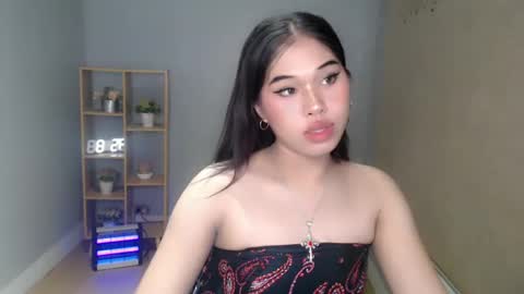 Snapshot of sky_fox_sweetxx chatting on 12/17/24, 10:34 online show from 12/17/24, 10:34