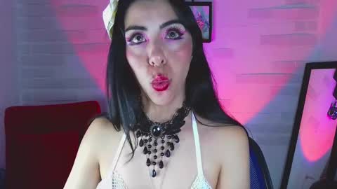 Snapshot of sky_girl1 chatting on 02/04/25, 08:13 Mile online show from 02/04/25, 08:13