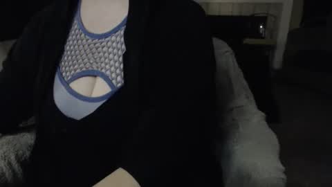 SKYLE   online show from 11/17/25, 04:40