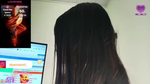 skye moore online show from 11/12/25, 09:36