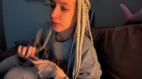 Snapshot of skyewavy chatting on 09/29/25, 05:34 online show from 09/29/25, 05:34