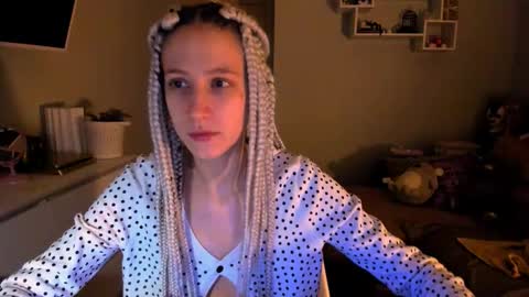 Snapshot of skyewavy chatting on 10/07/25, 09:56 online show from 10/07/25, 09:56