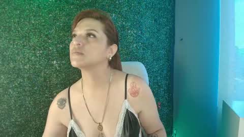 Snapshot of skylar__desire chatting on 10/04/25, 01:42 skylar__desire online show from 10/04/25, 01:42