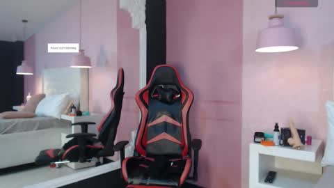 Snapshot of skylerbloom chatting on 09/29/25, 03:33 skylerbloom online show from 09/29/25, 03:33