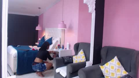 Snapshot of skylerbloom chatting on 10/04/25, 06:55 skylerbloom online show from 10/04/25, 06:55