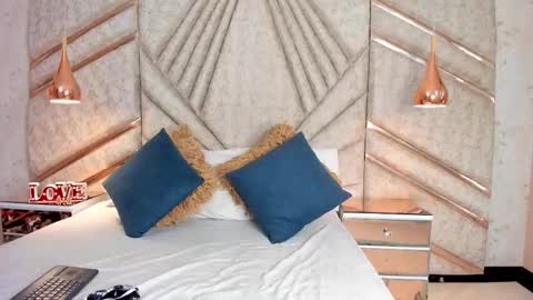 Snapshot of skylerbloom chatting on 10/15/25, 03:28 skylerbloom online show from 10/15/25, 03:28