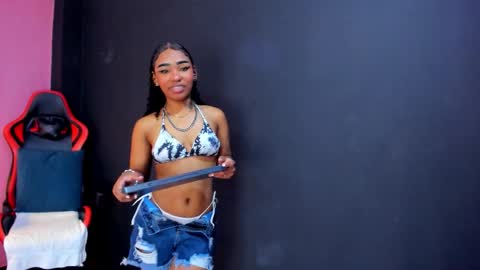 Snapshot of skylerbloom chatting on 10/19/25, 02:45 skylerbloom online show from 10/19/25, 02:45