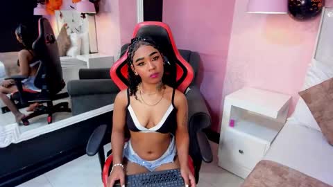 Snapshot of skylerbloom chatting on 10/24/25, 03:36 skylerbloom online show from 10/24/25, 03:36