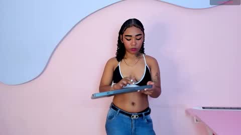 Snapshot of skylerbloom chatting on 10/27/25, 03:21 skylerbloom online show from 10/27/25, 03:21