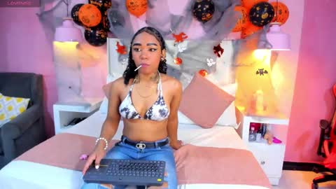 Snapshot of skylerbloom chatting on 10/29/25, 03:53 skylerbloom online show from 10/29/25, 03:53