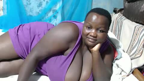 Snapshot of skylla07 chatting on 10/09/25, 04:27 sheliah online show from 10/09/25, 04:27