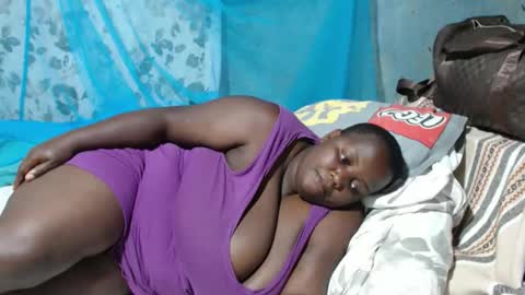 Snapshot of skylla07 chatting on 10/10/25, 07:29 sheliah online show from 10/10/25, 07:29