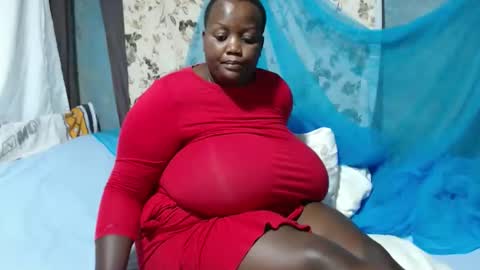 Snapshot of skylla07 chatting on 10/16/25, 05:19 sheliah online show from 10/16/25, 05:19