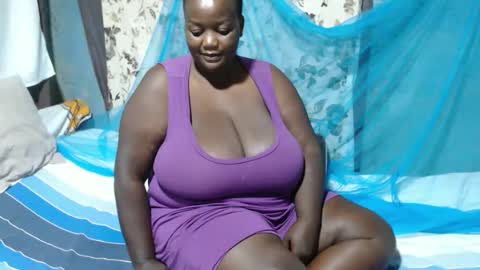 Snapshot of skylla07 chatting on 11/18/25, 03:56 sheliah online show from 11/18/25, 03:56