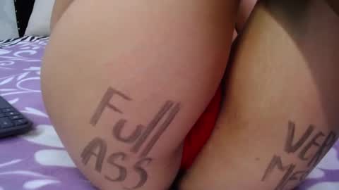 Snapshot of skynny_horney chatting on 12/17/24, 04:56 Skynny online show from 12/17/24, 04:56