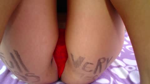 Snapshot of skynny_horney chatting on 12/20/24, 10:49 Skynny online show from 12/20/24, 10:49