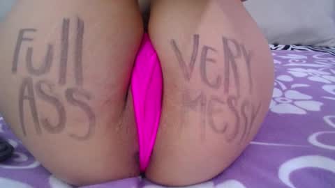 Snapshot of skynny_horney chatting on 12/22/24, 09:33 Skynny online show from 12/22/24, 09:33