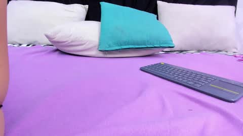 Snapshot of skynny_horney chatting on 02/21/25, 06:18 Skynny online show from 02/21/25, 06:18