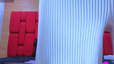 Snapshot of skynny_horney chatting on 11/05/25, 08:53 Skynny online show from 11/05/25, 08:53