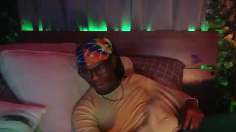 Snapshot of skyonetoo3 chatting on 02/27/25, 05:13 skyonetoo3 online show from 02/27/25, 05:13