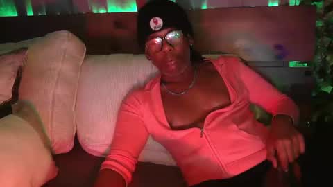 Snapshot of skyonetoo3 chatting on 02/28/25, 05:04 skyonetoo3 online show from 02/28/25, 05:04