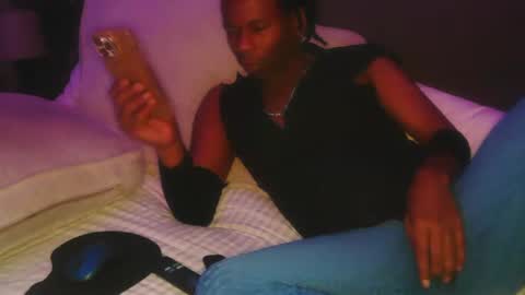 Snapshot of skyonetoo3 chatting on 09/15/25, 04:56 skyonetoo3 online show from 09/15/25, 04:56