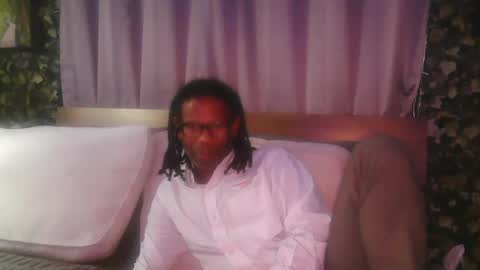 Snapshot of skyonetoo3 chatting on 09/19/25, 11:05 skyonetoo3 online show from 09/19/25, 11:05