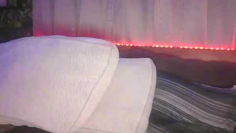 Snapshot of skyonetoo3 chatting on 10/04/25, 09:13 skyonetoo3 online show from 10/04/25, 09:13