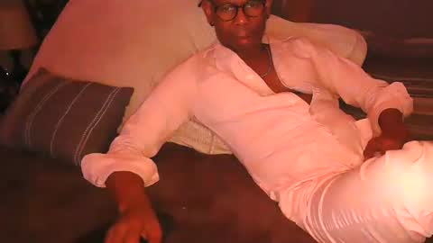 Snapshot of skyonetoo3 chatting on 10/25/25, 10:59 skyonetoo3 online show from 10/25/25, 10:59