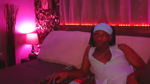 Snapshot of skyonetoo3 chatting on 11/06/25, 02:23 skyonetoo3 online show from 11/06/25, 02:23