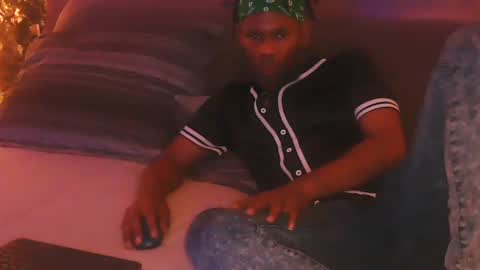 Snapshot of skyonetoo3 chatting on 11/09/25, 09:13 skyonetoo3 online show from 11/09/25, 09:13