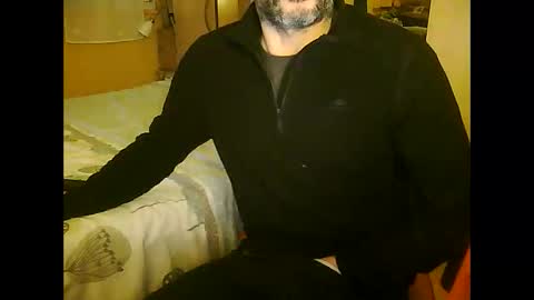 Snapshot of skysixzero chatting on 11/23/25, 12:32 cedrigolddickkk online show from 11/23/25, 12:32