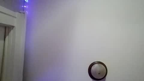 Snapshot of skysnicker chatting on 11/19/25, 06:46 skysnicker online show from 11/19/25, 06:46