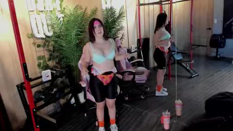 Snapshot of skyylee_ chatting on 10/31/25, 12:50 abby online show from 10/31/25, 12:50