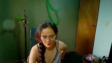 Snapshot of slavefuck chatting on 01/14/25, 10:12 SlaveFuck online show from 01/14/25, 10:12