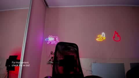 Snapshot of slemgem chatting on 02/09/25, 08:24 Slemgem Amy friends online show from 02/09/25, 08:24