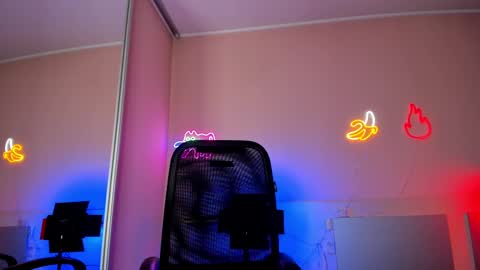 Snapshot of slemgem chatting on 02/13/25, 10:11 Slemgem Amy friends online show from 02/13/25, 10:11