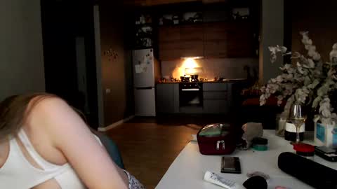 Snapshot of slemgem chatting on 11/18/25, 06:51 Slemgem Amy friends online show from 11/18/25, 06:51