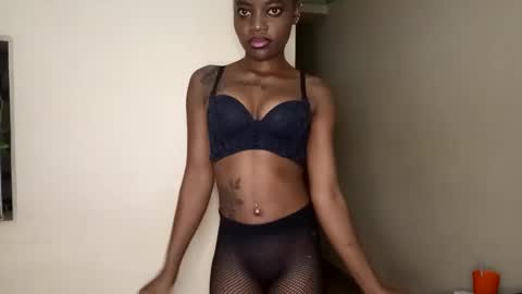 Snapshot of slim_desire chatting on 11/19/25, 12:21 slim_desire online show from 11/19/25, 12:21