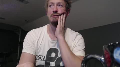 Snapshot of slimjp chatting on 12/23/24, 01:13 slimjp online show from 12/23/24, 01:13