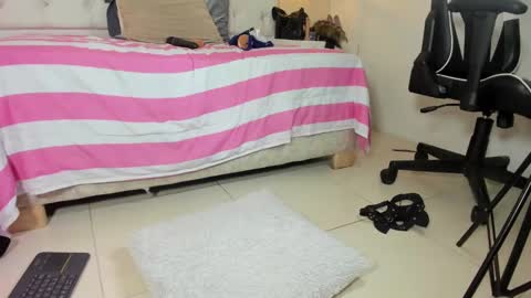 Snapshot of slut_milf1_ chatting on 12/21/24, 10:30 Luna online show from 12/21/24, 10:30